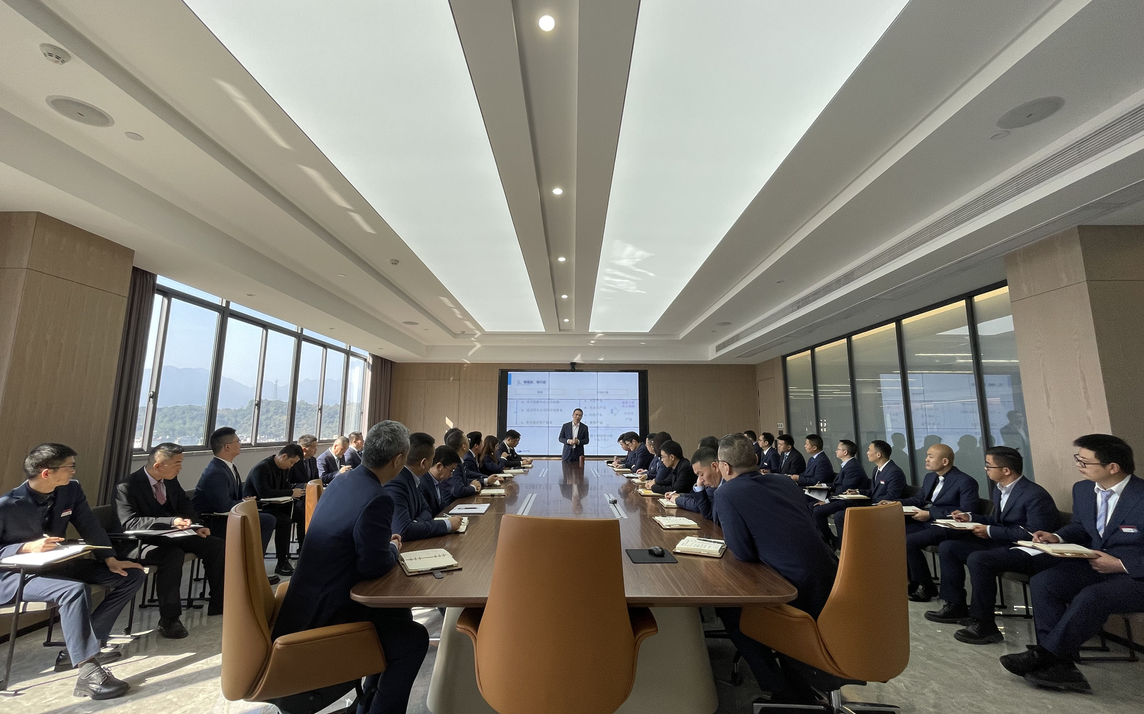 加強頭部、腰部和腿部建設